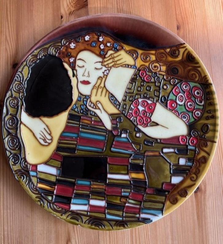 Wandbord 'De Kus' van Gustav Klimt, Antiek en Kunst, Antiek | Keramiek en Aardewerk, Ophalen of Verzenden