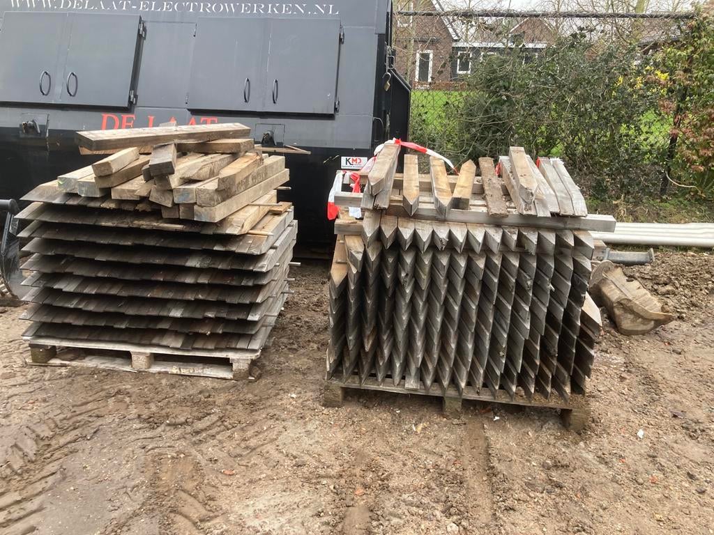Te koop 375 bouwpiketten, Ophalen, Zo goed als nieuw, 50 mm of meer, Balk