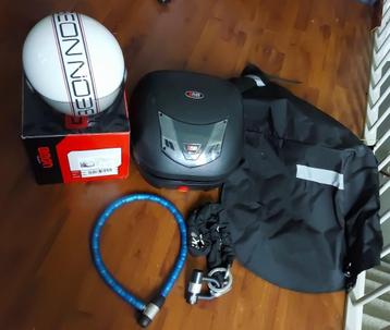 Scooter helm, scooterbeenwarmer, scooterkoffer en sloten beschikbaar voor biedingen