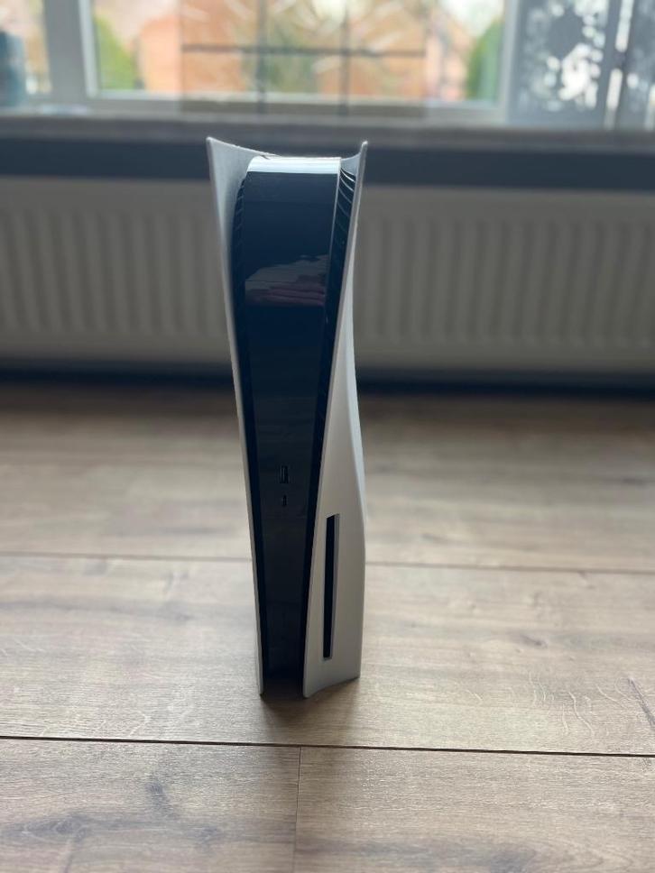 Playstation 5 + 2 controllers + 2 spellen, Spelcomputers en Games, Spelcomputers | Sony PlayStation 5, Zo goed als nieuw, Playstation 5