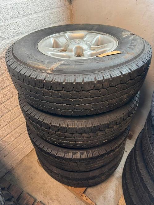 Land Rover defender banden en wielen , diverse sets, Auto-onderdelen, Banden en Velgen, Band(en), All Season, 16 inch, Overige