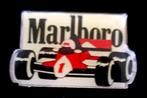 Marlboro pin- rood zwart- grote maat, Verzamelen, Speldjes, Pins en Buttons, Verzenden, Nieuw, Sport, Speldje of Pin