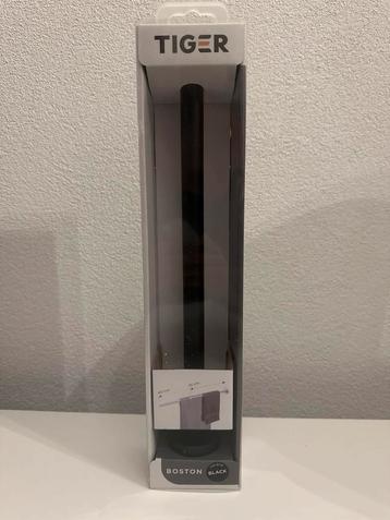 Tiger Boston Zwart Uitschuifbare Handdoekhouder Nieuw beschikbaar voor biedingen
