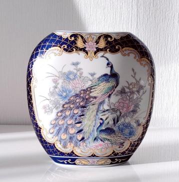 PRACHTIGE VINTAGE JAPANSE porseleinen vaas met pauwen beschikbaar voor biedingen