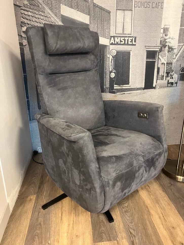 Prominent sta-op stoel met elektrische lumbaal, Huis en Inrichting, Fauteuils, Zo goed als nieuw, Stof, 50 tot 75 cm, Minder dan 75 cm