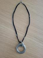 Ketting van Sandwich, zilverkleurig met zwarte stoffen draad, Ophalen of Verzenden, Zo goed als nieuw, Zilver, Overige materialen