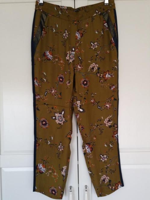 Expresso bijna nieuwe loose fit zomer broek 44 L,valt als XL, Kleding | Dames, Broeken en Pantalons, Zo goed als nieuw, Maat 42/44 (L)
