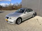 BMW 3-serie 320i AUT/SCHUIFDAK/LEER/STOELVERWARMING, Auto's, BMW, Automaat, Zwart, 4 cilinders, 170 pk