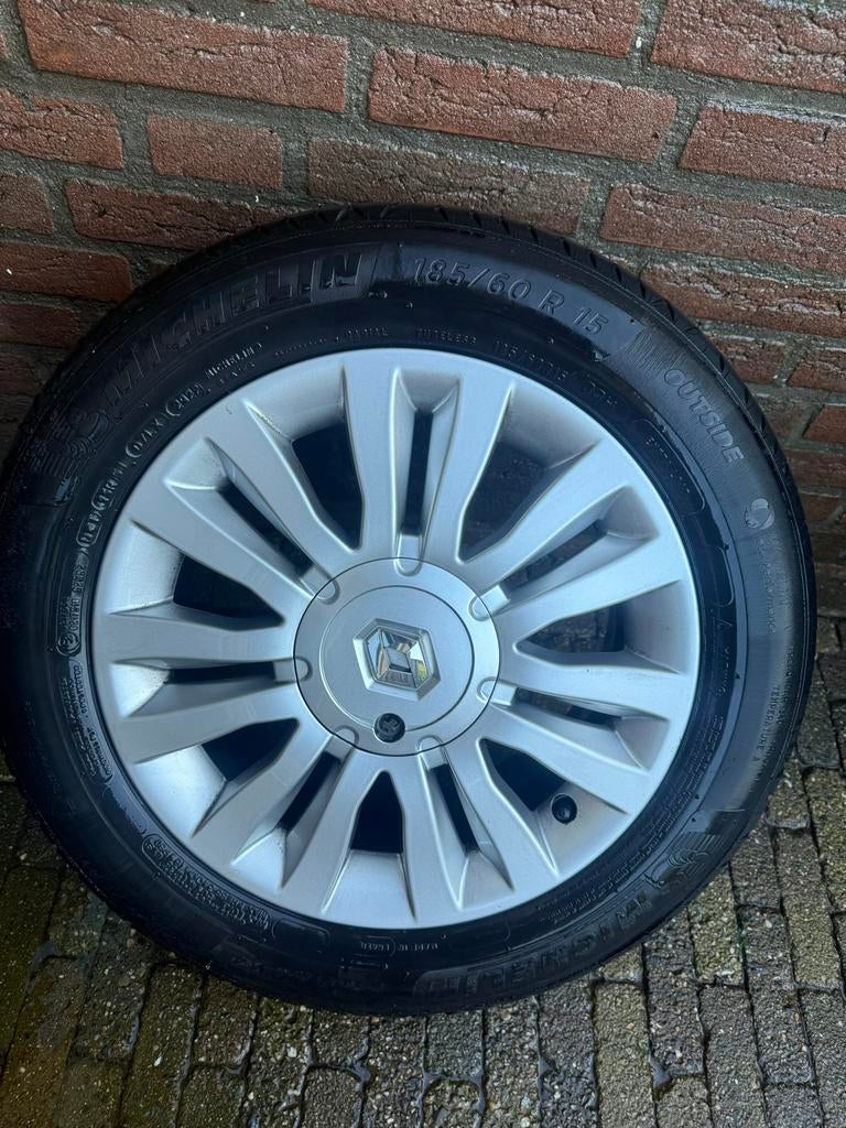 Renault Clio 3 Wielen met Michelin Zomerbanden, Ophalen