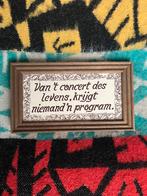 “Van ‘t concert des levens, krijgt niemand ‘n program”, Antiek en Kunst, Antiek | Wandborden en Tegels, Ophalen of Verzenden