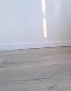 Grijs laminaat - brede plank 138x24,4cm, Doe-het-zelf en Verbouw, Vloerdelen en Plavuizen, Ophalen, 50 tot 150 cm, Nieuw, 5 tot 10 m²