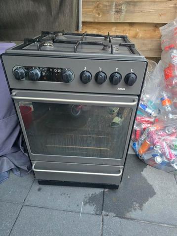 Gasfornuis met elektrisch oven en ontsteking beschikbaar voor biedingen