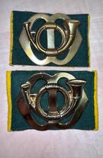 2 variaties Baretembleem garde grenadiers 6 en 7 gaten, Verzamelen, Ophalen of Verzenden, Landmacht, Nederland, Embleem of Badge