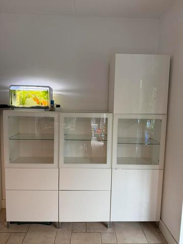 Besta ikea vitrinekast beschikbaar voor biedingen