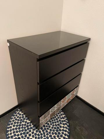 Malm ladekast met glasplaat, 4 lades 