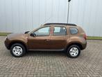 Dacia Duster 1.6 Lauréate 2wd , airco , trekhaak, Gebruikt, 4 cilinders, 1200 kg, Handgeschakeld