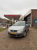Volkswagen Polo 1.4 16V 59KW 2006 Grijs, Auto's, Voorwielaandrijving, 40 €/maand, 4 cilinders, Handgeschakeld