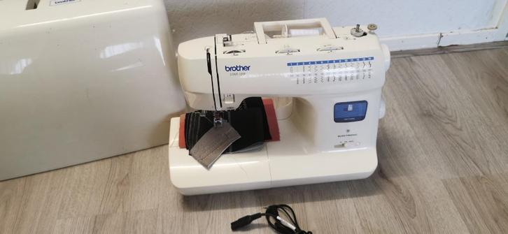 Naaimachine Brother ELCTRONIC STAR 120E, Hobby en Vrije tijd, Naaimachines en Toebehoren, Zo goed als nieuw, Naaimachine, Brother