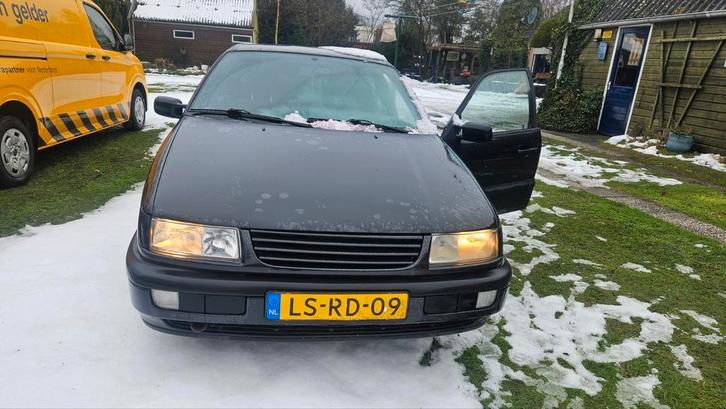 Volkswagen Passat 1.8 CL SDN 66KW E2 1995 Zwart, Auto's, Volkswagen, Bedrijf, Passat, Airbags, Centrale vergrendeling, Lichtmetalen velgen