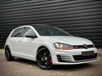 Volkswagen Golf 2.0 TSI GTI PERFORM. 334PK! STAGE2+ DSG|PANO, Auto's, Volkswagen, Stof, Gebruikt, 4 cilinders, 1984 cc