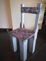 Kartonnen stoel, Huis en Inrichting, Overige materialen, Beplakt met decoupage papier, Gebruikt, Eén