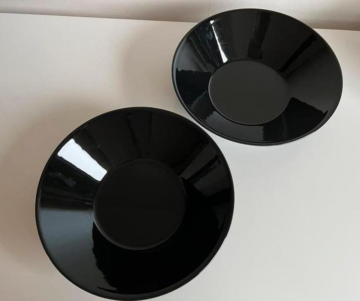 Set 2 Iittala Teema Serveer-Schalen Zwart Kaj Franck Ø21 cm, Huis en Inrichting, Keuken | Servies, Zo goed als nieuw, Schaal of Schalen