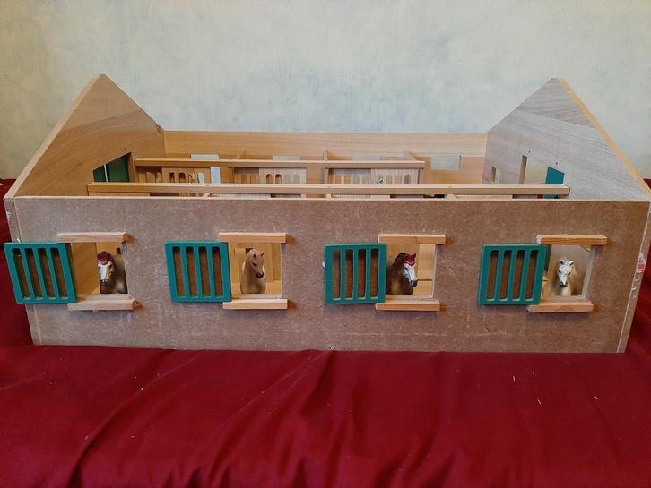 Grote Schleich stal, paarden, veulens en ruiters, Kinderen en Baby's, Speelgoed | Overig, Gebruikt, Jongen of Meisje, Ophalen