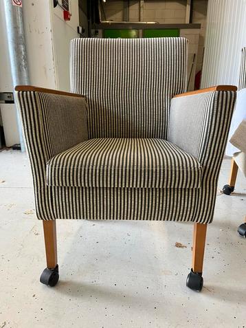 6 Stoelen beschikbaar voor biedingen