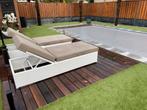 2 x ligbed met zwart onderstel plus tafel 799 euro