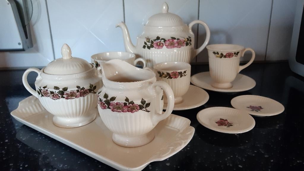 wedgewood briar rose, Huis en Inrichting, Keuken | Servies, Ophalen, Keramiek, Overige typen, Zo goed als nieuw