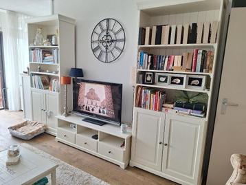 IKEA Liatorp boekenkasten en TV-meubel beschikbaar voor biedingen