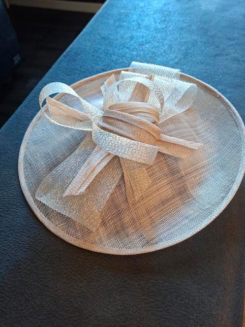 Super mooie nieuwe Fascinator. Prijs 59.-, Kleding | Dames, Hoeden en Petten, Zo goed als nieuw, Ophalen of Verzenden