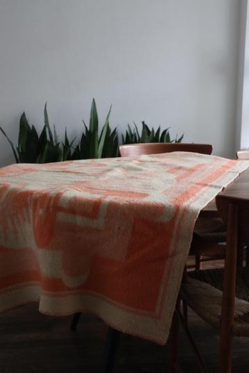 Vintage oranje wollen kleed met patronen / retro mid century beschikbaar voor biedingen