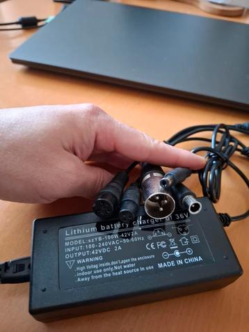 Nieuwe universele lader voor elektrische fietsen, scooters beschikbaar voor biedingen