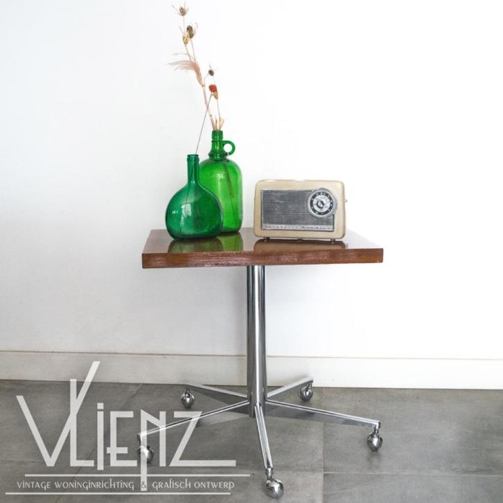 Vintage, retro tafel, bijzettafel op wielen, verchroomd, Verzamelen, Retro, Huis en Inrichting, Ophalen