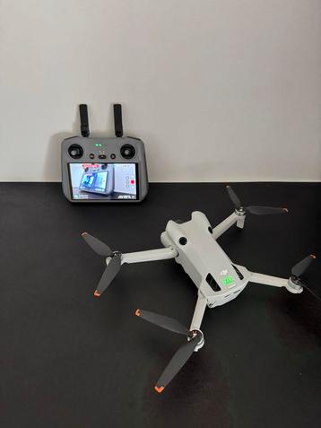 WEG=WEG - DJI Mini 4 Pro Fly More Combo + RC 2-controller beschikbaar voor biedingen