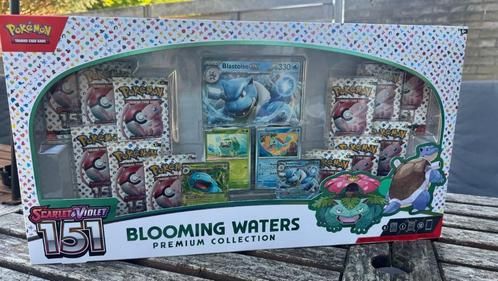 Blooming Water Premium Collection 151, Hobby en Vrije tijd, Verzamelkaartspellen | Pokémon, Nieuw, Booster, Foil, Ophalen of Verzenden