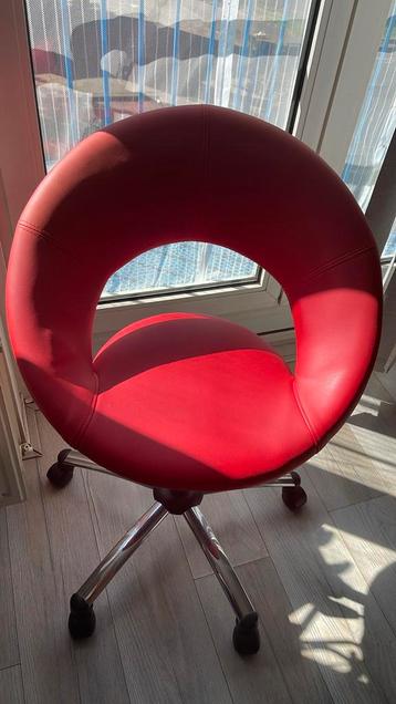 Rood bureaustoel  beschikbaar voor biedingen