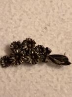 Zilveren broche bosje vergeet-mij-nietjes, Sieraden, Tassen en Uiterlijk, Broches, Ophalen of Verzenden, Gebruikt, Minder dan 4 cm