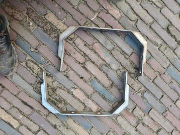 Rvs beugels beschikbaar voor biedingen