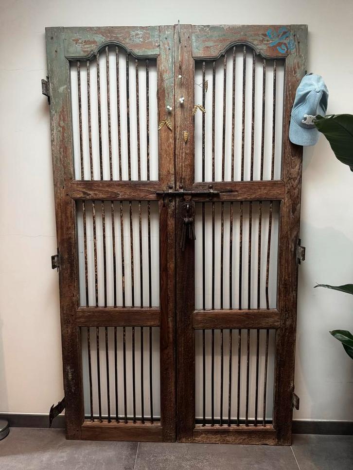 Oude houten deuren/luiken met metalen tralies, Antiek en Kunst, Kunst | Overige Kunst, Ophalen of Verzenden