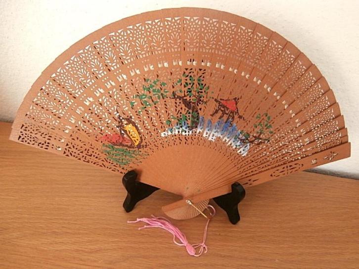 Hand Waaier Sandelhout 1975 Japan, Antiek en Kunst, Curiosa en Brocante, Verzenden