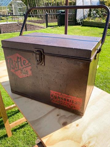 Vintage Biflex metalen kist beschikbaar voor biedingen