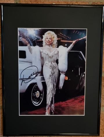 Dolly Parton gesigneerde foto / foto + handtekening beschikbaar voor biedingen