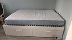 Brimnes bed inclusief matras 140x200, Huis en Inrichting, Slaapkamer | Bedden, Ophalen, Wit, Tweepersoons, 140 cm