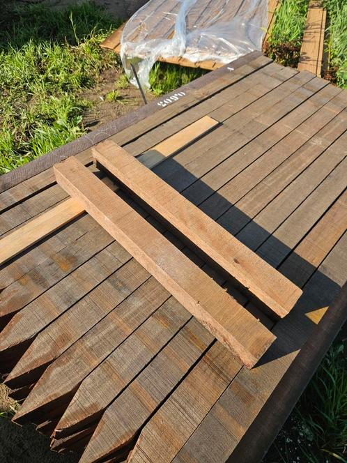 Hardhouten palen 6cm bij 6 cm 62 cm lang. 1 euro per stuk, Tuin en Terras, Terrasdelen en Vlonders, Zo goed als nieuw, Hout, Ophalen of Verzenden
