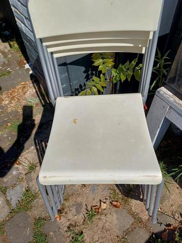 4x gebruikte stoelen kunststof 