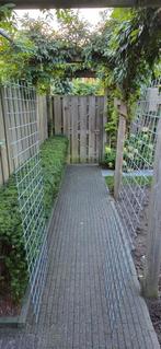 2 identieke ijzervlechtmatten 2 meter x 88 centimeter, Doe-het-zelf en Verbouw, IJzerwaren en Bevestigingsmiddelen, Ophalen, Zo goed als nieuw