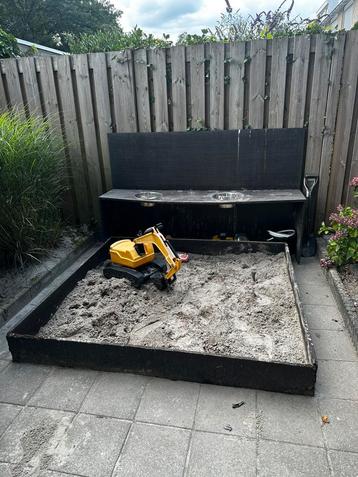 Zandbak speeltafel beschikbaar voor biedingen