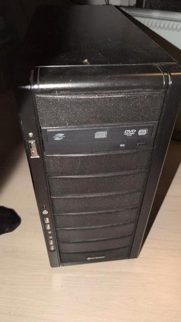 Oudere Desktop PC - Opknapper of Onderdelen beschikbaar voor biedingen